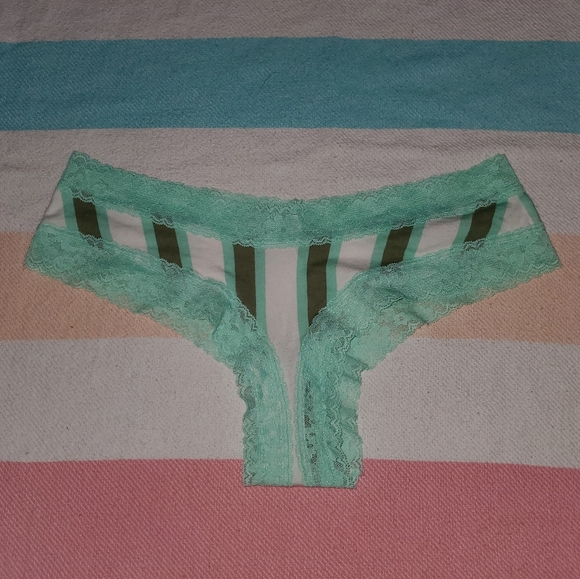 New VS panty - Picture 2 of 4